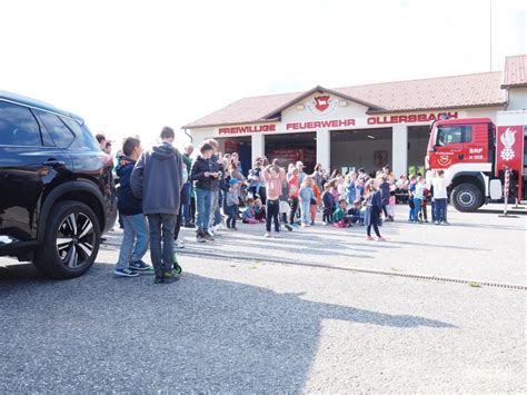 Maibaum Aufstellen 2023 Freiwillige Feuerwehr OLLERSBACH