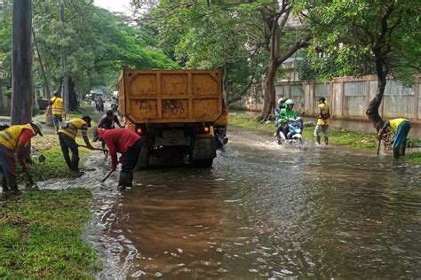 Hujan Deras 9 Titik Di Kota Tangerang Tergenang Banjir