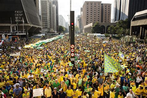 Grupo Anti Dilma Vende Bon E Pixuleco Para Custear Manifesta O