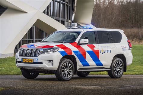 Toyota Hilux en Toyota Land Cruiser in dienst bij politie - AutoRAI.nl