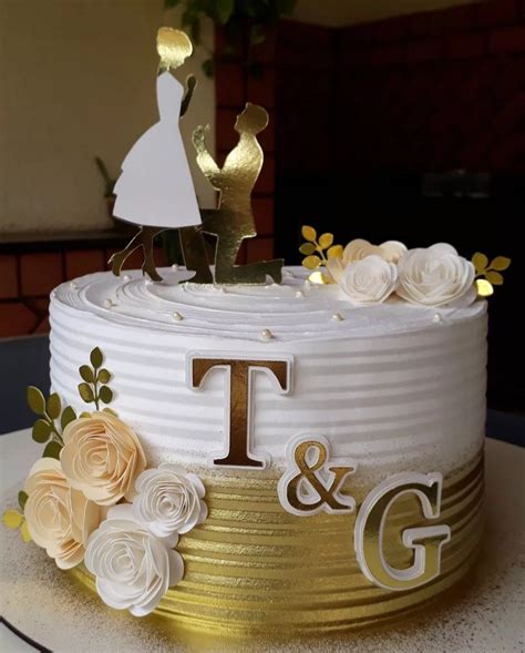 Bolo Casamento Civil Chantilly - Elegant Gold and White Wedding Cake | Bolo de casamento em chantilly ...