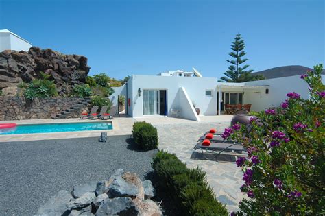 Villas with Hot Tubs|Holiday Rentals| Lanzarote Villa Choice