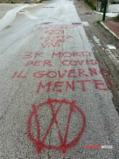 Scritte E Simboli No Vax A Calcarelle