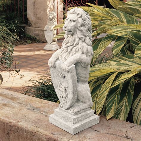 Gracious lion Statues for Garden and Home Entry