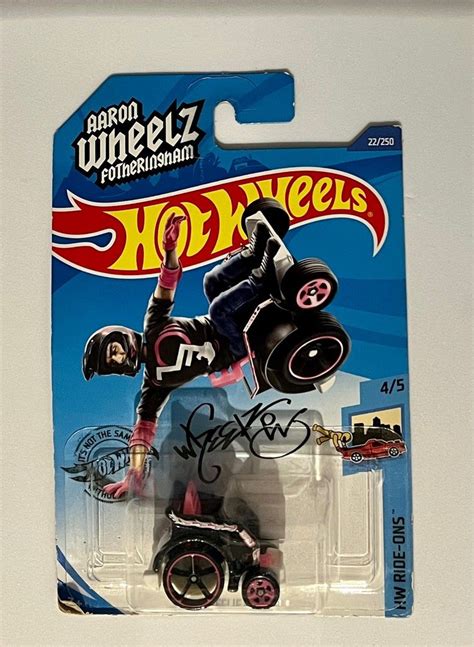 Hot Wheels Aaron Wheelz set of 興趣及遊戲 玩具 遊戲類 Carousell