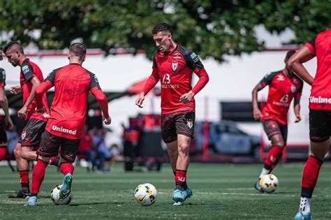 Atlético embarca para enfrentar o São Paulo