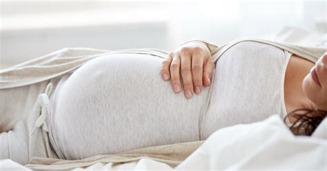 Sleeping On Your Side During Pregnancy Reduces Stillbirth Risk By Half ...