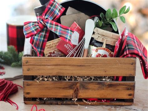 10 Creative Couples Christmas Basket Ideas That Will Make Your Holiday Extra Special