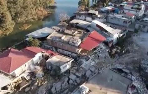 İki büyük deprem sonrası bu hale geldi Fay hattının geçtiği köy