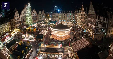 Riesiger Baum 200 Stände Frankfurter Weihnachtsmarkt eröffnet