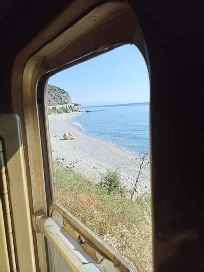 Viaggio In Carrozza Con Panorami E Luoghi Mozzafiato Parte Il Treno