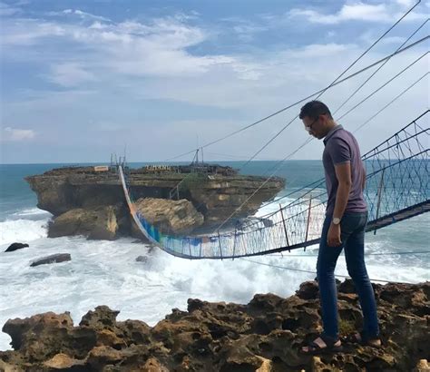 Pulau Karang Pantai Timang Daya Tarik Para Wisatawan Ketika Berlibur