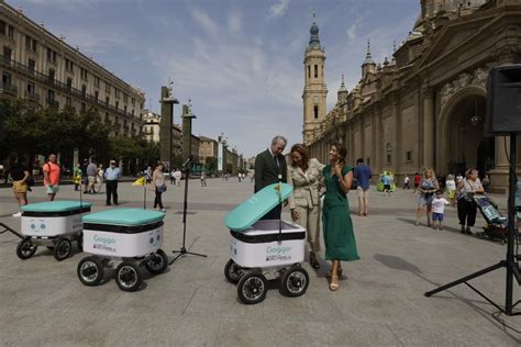 Fotos De Los Nuevos Robots De Goggo Network En Las Calles De Zaragoza