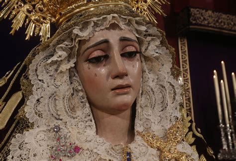 Las Impresionantes Im Genes De La Virgen De La Victoria En Su Besamanos