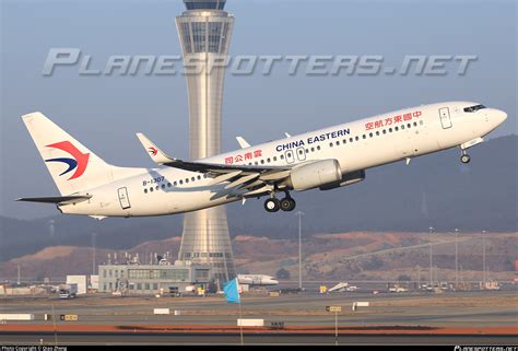 B 1307 China Eastern Airlines Boeing 737 89P WL Photo By Qiao Zheng