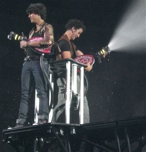 Jonas Brothers World Tour 2009 - The Jonas Brothers Photo (7255055) - Fanpop