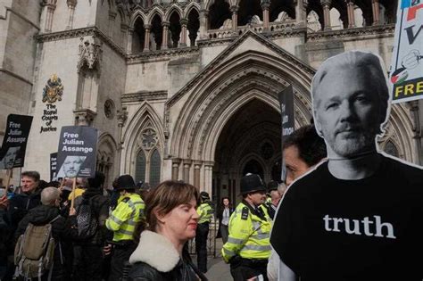 Assange Vince Un Rinvio Della Sua Estradizione Negli Usa Il Globo