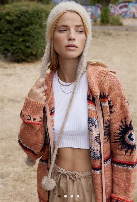 Can anyone help find the name of this model from UO? : r/UrbanOutfitters