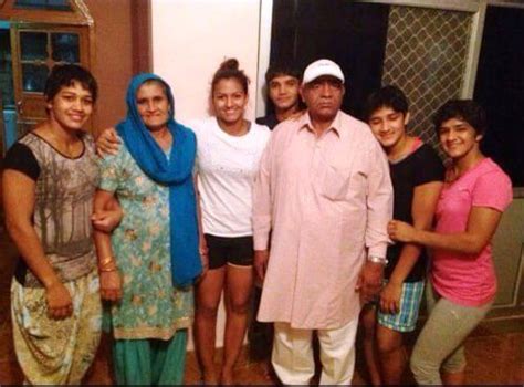 Mahavir Singh Phogat Height, Weight, Age, Wife, Children, Family, Biography & More » StarsUnfolded