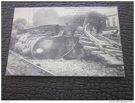 Catastrophes CPM déraillement du train express de Cherbourg en gare