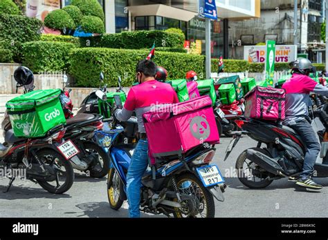 BANGKOK THAILAND APRIL 2020 Grab Food Bikers Riding The Motorcycle