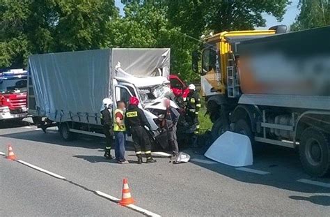 Czo Owe Zderzenie Pojazdu Dostawczego Z Ci Ar Wk Na Dk Jedna Osoba