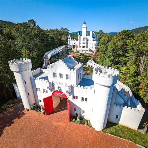 Uhuburg Renaissance Castle Tours And Accommodations Helen Ga