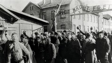 Libertação de Auschwitz como o campo de extermínio se tornou o centro