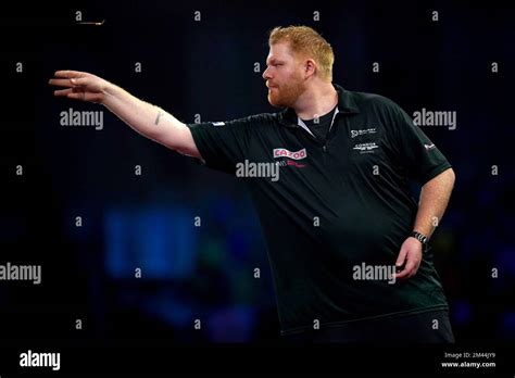 Matt campbell darts hi-res stock photography and images - Alamy