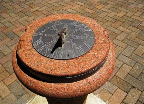 Reloj De Sol Pedestal Granito Rojo Foto Gratis En Pixabay Pixabay