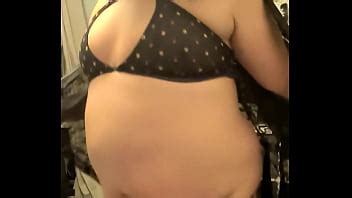 Jinna grosse travesti française montre sa nouvelle lingerie et suce un jouet XNXX