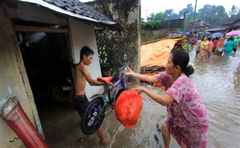 Tolong Sungai Deli Meluap Ratusan Rumah Warga Medan Terendam Banjir