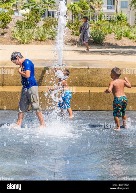 Children Playing In The Centennial Park Water Fountain Picture ...