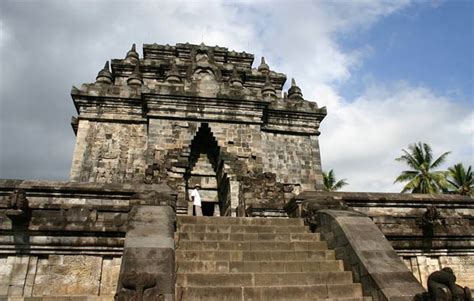 7 Candi Peninggalan Agama Budha Keterangan Dan Gambarnya