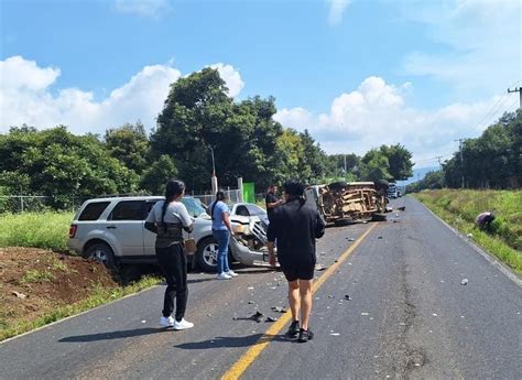 Una Muerta Y 4 Heridos Deja Volcadura En La Uruapan San Juan Nuevo