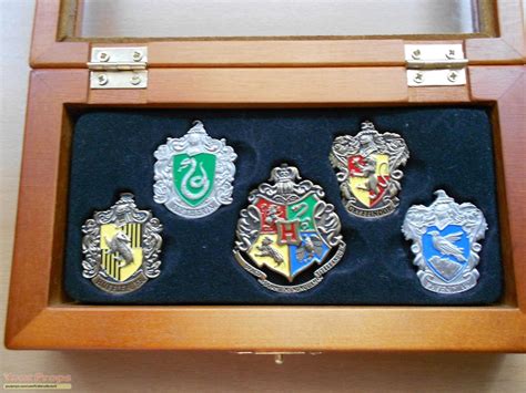 Harry Potter Movies The Hogwarts House Crest Pins The Noble Collection