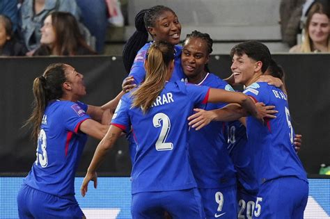 Football Qualifications Euro Les Bleues Battent L Angleterre Et