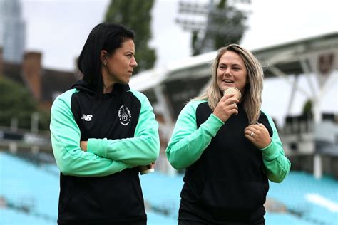 Marizanne Kapp And Dane Van Niekerk Chat During The Rain Delay