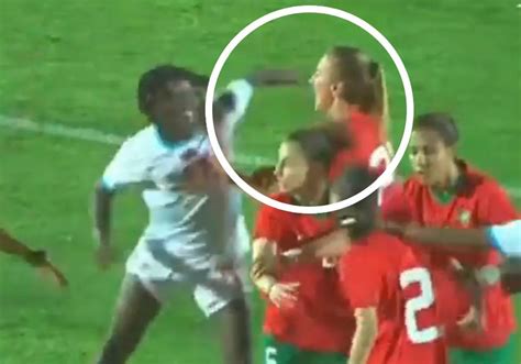 Violencia en el fútbol femenino brutal puñetazo de una jugadora a una