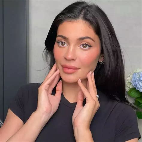 Kylie Jenner Exact Skincare Routine With Beauty Products Fabbon