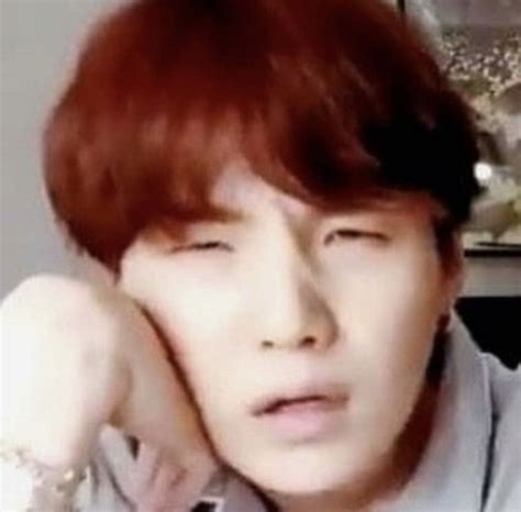 Pin By Sayra On Suga Bts Memes Hilarious Meme Faces Bts Memes