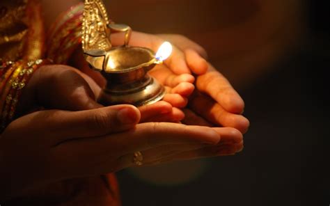 The Significance Of Lighting Lamps During Deepavali Astro Ulagam