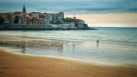 Playa de San Lorenzo, Gijon. | Playa, Gijon, Santos