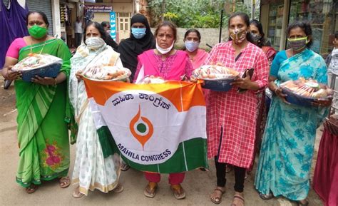 Protest Against Price Hike Mahila Congress Leaders Send Veggies As