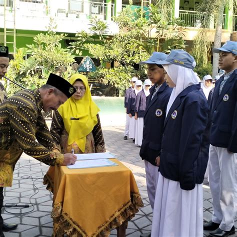 Kepala Man Gresik Lantik Pengurus Mpk Osis Periode Man