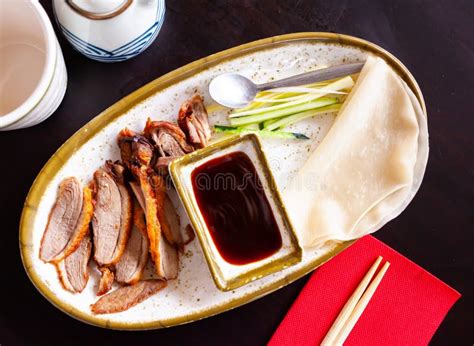 El Plato Tradicional De La Cocina China Es Un Delicioso Pato Picante