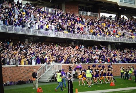 Matthew McVey on Twitter: "UMHB has by far the best fan base in #D3football. We love our Cru ...