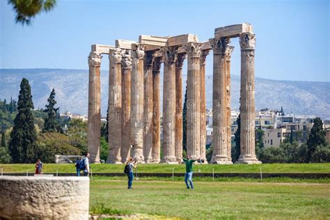 Atenas Grecia 25 04 2019 Las Columnas Del Templo De Zeus Ol Mpico