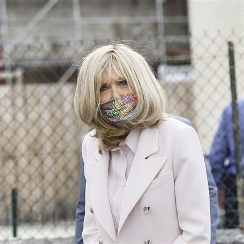 Brigitte Macron Pourquoi Vous Ne Trouverez Nulle Part Le Masque Qu Elle