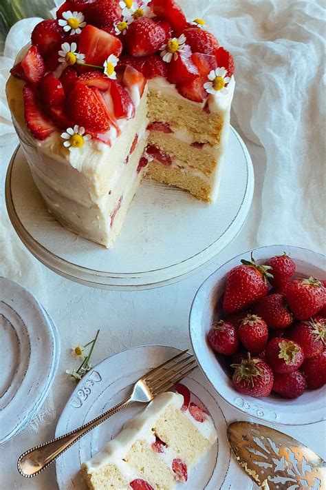 Vegan Vanilla Cake Strawberry And Chantilly Cream Artofit